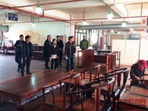 御乾堂紅木成為金華市首家“省級(jí)職業(yè)衛(wèi)生示范企業(yè)”