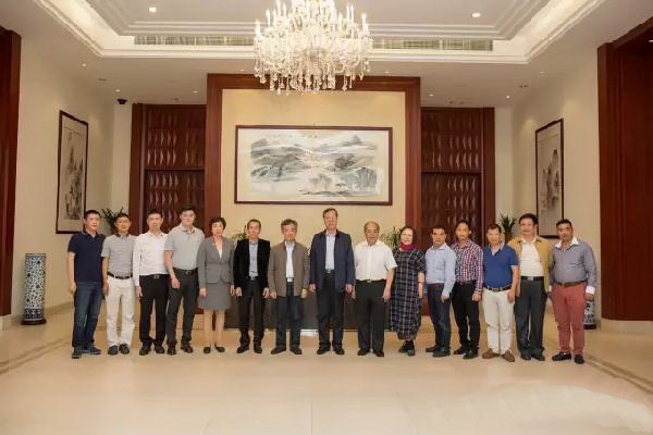 中國(guó)廣作紅木特色小鎮(zhèn)專家考評(píng)組蒞臨廣州石碁鎮(zhèn)考評(píng)