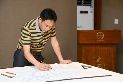 集古韻今陳新平：紅木界的“浙商”精神