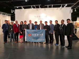 泰和園邵湘文大師“絲翎檀雕”匠作驚艷洛杉磯，為中國紅木代言