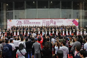 東成紅木·文宋閃耀2018東莞名家具展 引領(lǐng)“當(dāng)代中式”新潮流