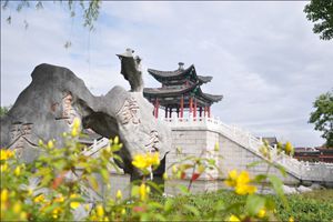 橫馬獎(jiǎng)牌免費(fèi)刻字，明堂紅木提供專(zhuān)屬定制服務(wù)