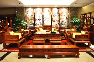 《卷書(shū)寶座沙發(fā)》，認(rèn)識(shí)不一樣的富寶軒紅木