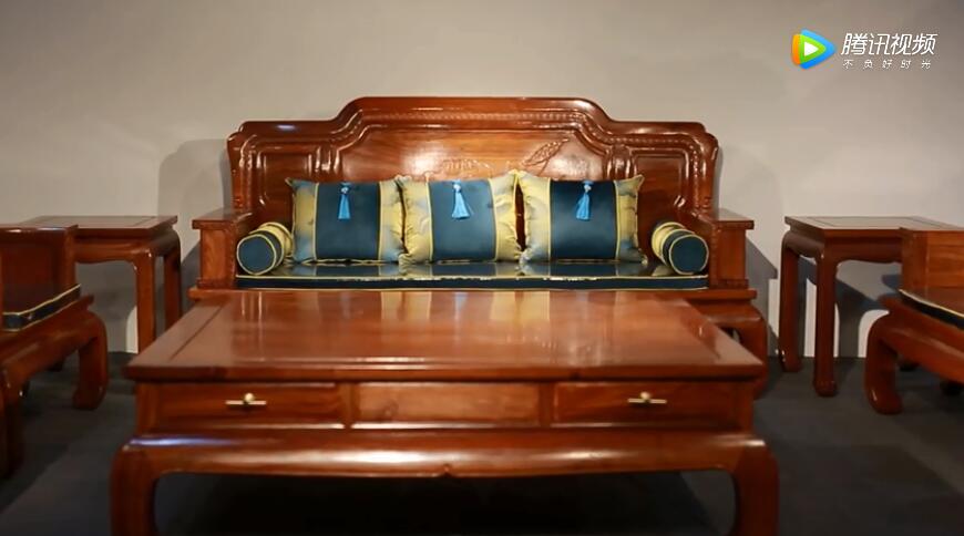 2018新中式紅木家具展“匠心中式”精品評(píng)選獲獎(jiǎng)作品——百富匯《明月沙發(fā)》