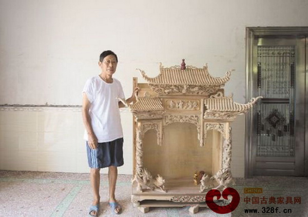 謝樹榮和他的木雕作品