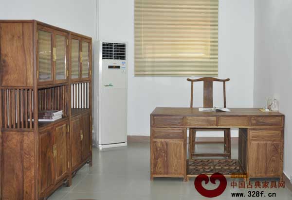 《品牌紅木》江門辦事處內(nèi),由森木紅木友情贊助的辦公家具 《品牌紅木》江門辦事處內(nèi),由森木紅木友情贊助的辦公家具