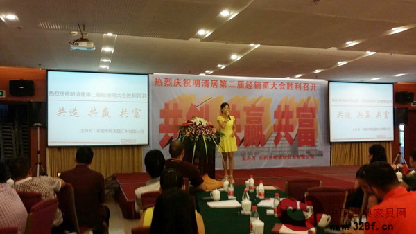 《品牌紅木》東陽(yáng)記者站站長(zhǎng)周曉蘭擔(dān)任嘉賓主持 《品牌紅木》東陽(yáng)記者站站長(zhǎng)周曉蘭擔(dān)任嘉賓主持