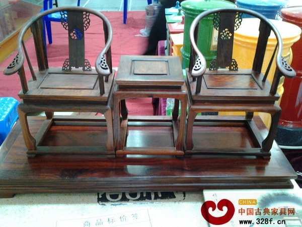 郵政展柜上的“巴掌大的皇宮椅” 郵政展柜上的“巴掌大的皇宮椅”