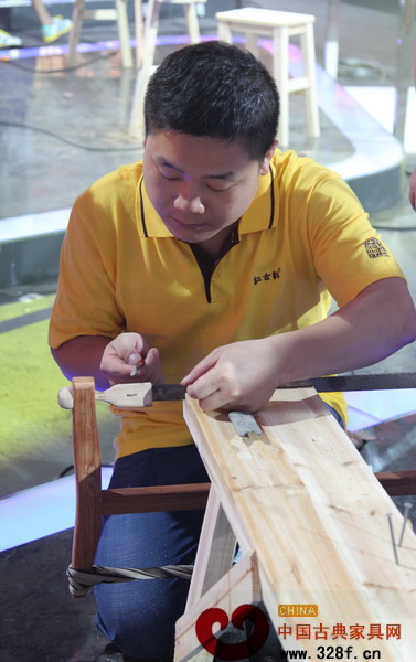 木工師傅正在節(jié)目現(xiàn)場(chǎng)比拼 木工師傅正在節(jié)目現(xiàn)場(chǎng)比拼