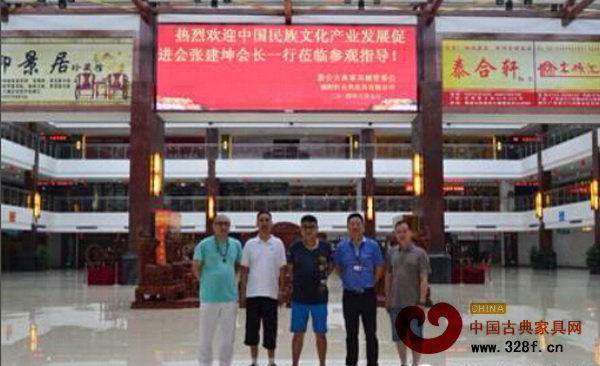 活動(dòng)發(fā)起單位合影留念 活動(dòng)發(fā)起單位合影留念