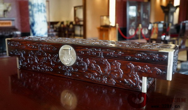 區(qū)氏臻品——大紅酸枝橋箱(價值29000元) 區(qū)氏臻品——大紅酸枝橋箱(價值29000元)