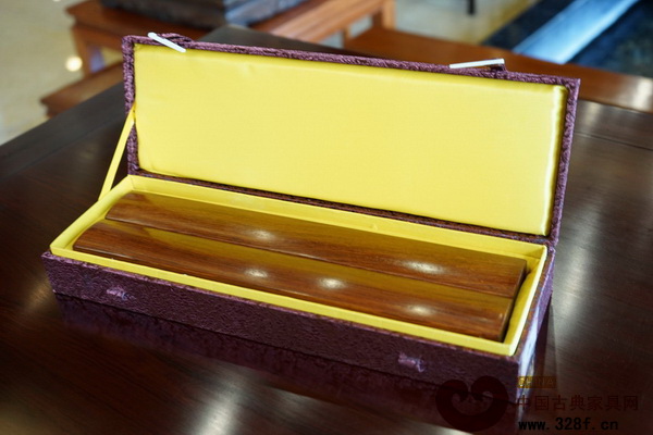 區(qū)氏臻品——白酸枝紙鎮(zhèn)(價值1500元) 區(qū)氏臻品——白酸枝紙鎮(zhèn)(價值1500元)