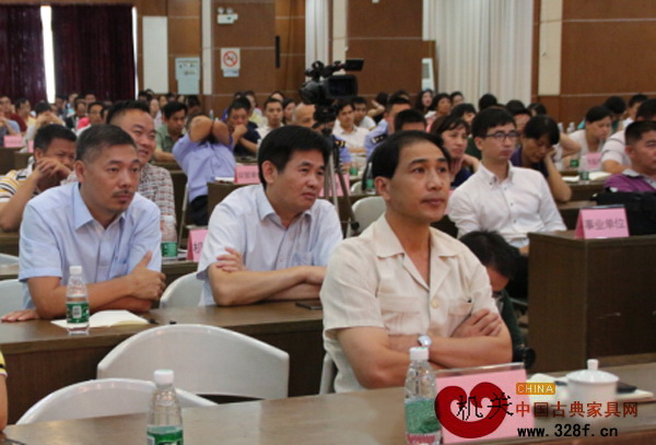 中山市委常委、宣傳部長唐穎現(xiàn)場聆聽講座 中山市委常委、宣傳部長唐穎現(xiàn)場聆聽講座