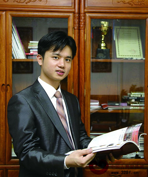 本文作者——中國古典家具網(wǎng)、《品牌紅木》雜志CEO林偉華 本文作者——中國古典家具網(wǎng)、《品牌紅木》雜志CEO林偉華