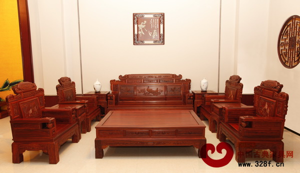 小葉紅檀沙發(fā)（木緣紅木供圖）