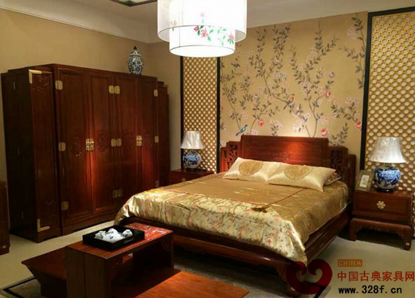 瀚晟堂紅木秦皇島專賣店內(nèi)的“新中式”臥房系列 瀚晟堂紅木秦皇島專賣店內(nèi)的“新中式”臥房系列