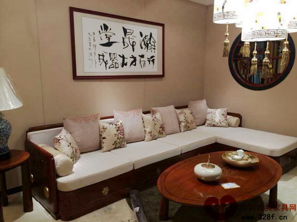 瀚晟堂紅木秦皇島專賣店內(nèi)的“新中式”客廳系列 瀚晟堂紅木秦皇島專賣店內(nèi)的“新中式”客廳系列