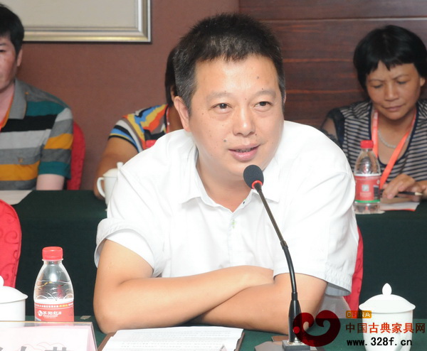 明堂紅木總經(jīng)理張向榮正在講話_ 明堂紅木總經(jīng)理張向榮正在講話_