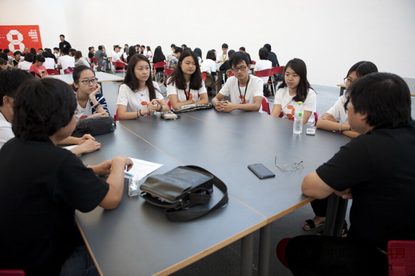 參營的學(xué)員們通過多樣化的形式探尋不同的創(chuàng)意空間,激發(fā)新的設(shè)計(jì)思路,深度挖掘裝飾材料的藝術(shù)表現(xiàn)力。 參營的學(xué)員們通過多樣化的形式探尋不同的創(chuàng)意空間,激發(fā)新的設(shè)計(jì)思路,深度挖掘裝飾材料的藝術(shù)表現(xiàn)力。