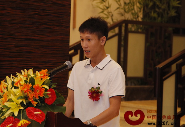 區(qū)氏臻品總經(jīng)理區(qū)錦澤發(fā)表歡迎致辭 區(qū)氏臻品總經(jīng)理區(qū)錦澤發(fā)表歡迎致辭