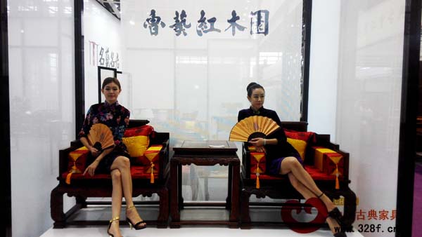 名藝名居在深圳紅木展的展廳一角 名藝名居在深圳紅木展的展廳一角