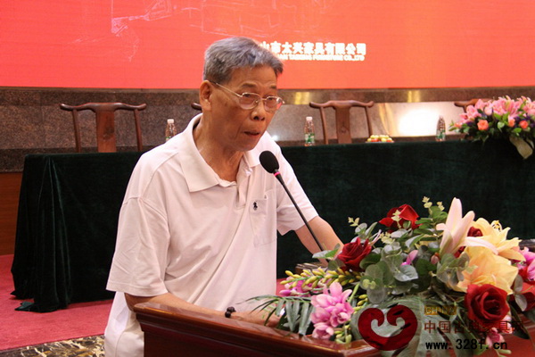 中國非物質(zhì)文化遺產(chǎn)傳承人、廣式家具代表楊蝦發(fā)言 