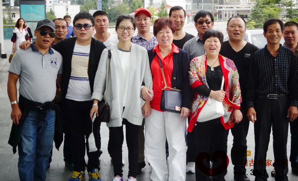 新明紅木高層管理人員云南游合影 新明紅木高層管理人員云南游合影