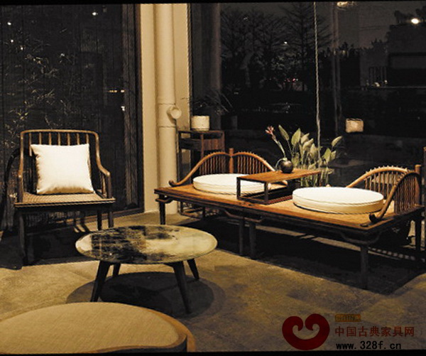 新銳設(shè)計師黃子科參與設(shè)計的“有清堂”,里面就用到了不少定制的創(chuàng)意紅木家具 新銳設(shè)計師黃子科參與設(shè)計的“有清堂”,里面就用到了不少定制的創(chuàng)意紅木家具