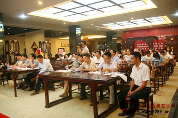 辯論賽現(xiàn)場評委觀眾席