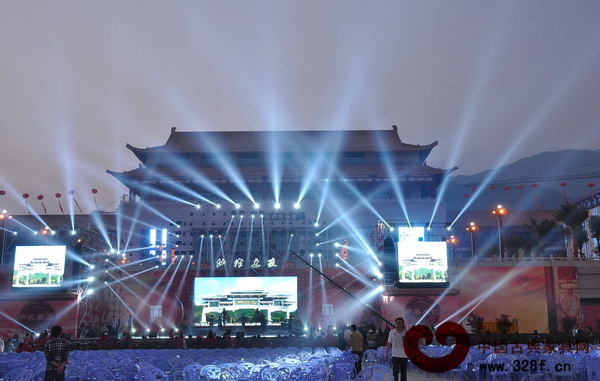 燈火輝煌的中國(guó)古典工藝博覽城 燈火輝煌的中國(guó)古典工藝博覽城