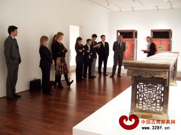 2006年，巴塞隆那高第基金會“中國宮廷家具藝術(shù)展”