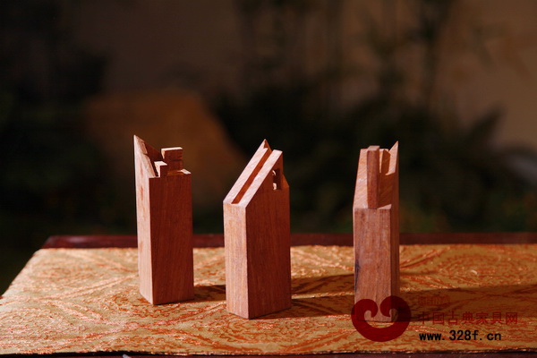 復(fù)雜的榫卯結(jié)構(gòu)是機(jī)器無(wú)法生產(chǎn)的，需要工匠手工開(kāi)榫