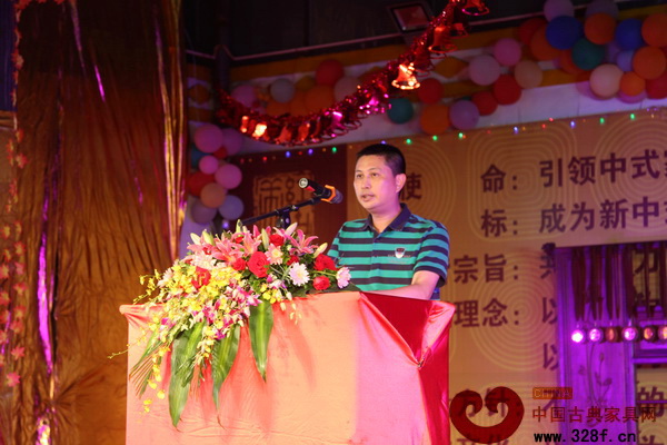 紅古軒總經(jīng)理吳赤宇在慶典上發(fā)言 紅古軒總經(jīng)理吳赤宇在慶典上發(fā)言