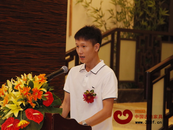 區(qū)氏臻品總經理區(qū)錦澤發(fā)表歡迎致辭 區(qū)氏臻品總經理區(qū)錦澤發(fā)表歡迎致辭