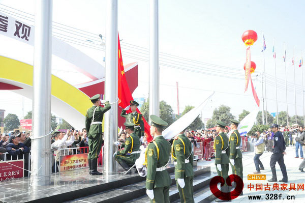 2014世界工藝文化節(jié)開(kāi)幕式現(xiàn)場(chǎng)升旗儀式