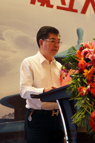 深圳市紅木文化藝術(shù)協(xié)會(huì)會(huì)長(zhǎng)張祝林在講話中指出,聯(lián)合會(huì)要主動(dòng)發(fā)揮牽頭協(xié)調(diào)作用 深圳市紅木文化藝術(shù)協(xié)會(huì)會(huì)長(zhǎng)張祝林在講話中指出,聯(lián)合會(huì)要主動(dòng)發(fā)揮牽頭協(xié)調(diào)作用