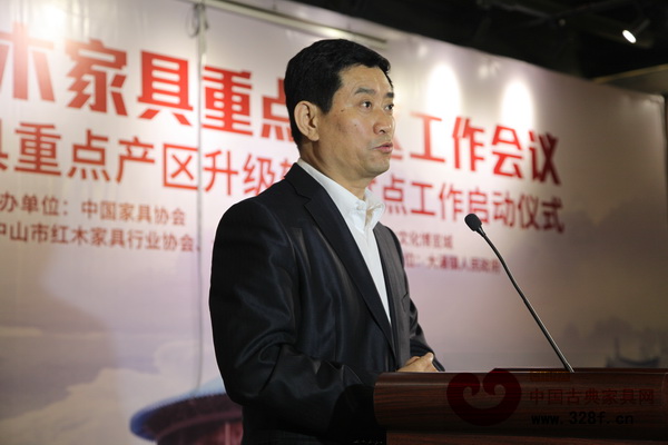 中國家具協(xié)會理事長朱長嶺發(fā)表重要講話 中國家具協(xié)會理事長朱長嶺發(fā)表重要講話
