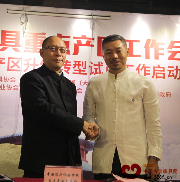 紅博城與中國家具協(xié)會簽訂合作協(xié)議 紅博城與中國家具協(xié)會簽訂合作協(xié)議