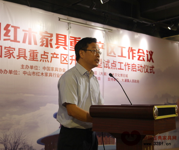 中山市大涌鎮(zhèn)鎮(zhèn)長文衛(wèi)戈發(fā)表致辭 中山市大涌鎮(zhèn)鎮(zhèn)長文衛(wèi)戈發(fā)表致辭