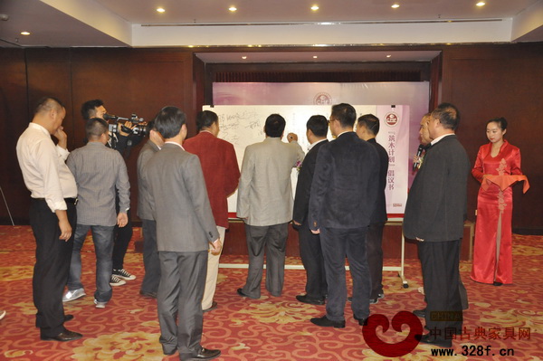 一眾業(yè)內(nèi)專家、企業(yè)代表上千簽署“筑木計(jì)劃”倡議書 