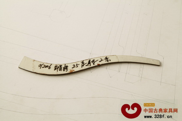 區(qū)根榮設(shè)計的曲線型構(gòu)件,是眾多家具部件的樣板 區(qū)根榮設(shè)計的曲線型構(gòu)件,是眾多家具部件的樣板