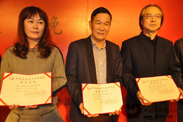 區(qū)氏臻品董事長(zhǎng)區(qū)勝春作品《梅花幾》獲“云工獎(jiǎng)”金獎(jiǎng) 區(qū)氏臻品董事長(zhǎng)區(qū)勝春作品《梅花幾》獲“云工獎(jiǎng)”金獎(jiǎng)