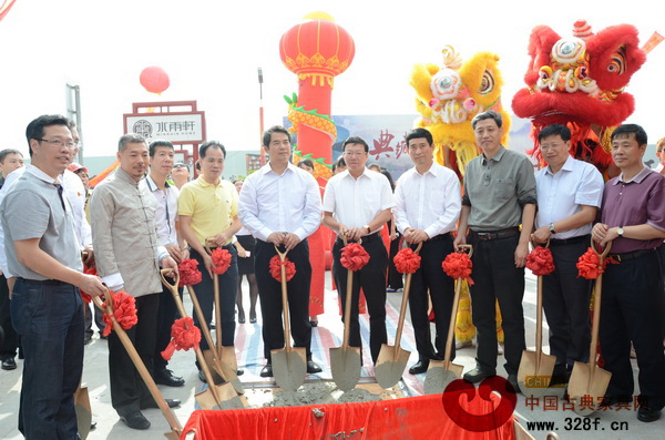 出席大涌紅博城的領(lǐng)導(dǎo)嘉賓一同為大涌紅博城放入最后一方混泥土 出席大涌紅博城的領(lǐng)導(dǎo)嘉賓一同為大涌紅博城放入最后一方混泥土