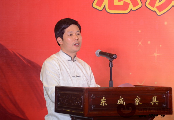 東成紅木董事長(zhǎng)張錫復(fù)發(fā)表致辭 東成紅木董事長(zhǎng)張錫復(fù)發(fā)表致辭