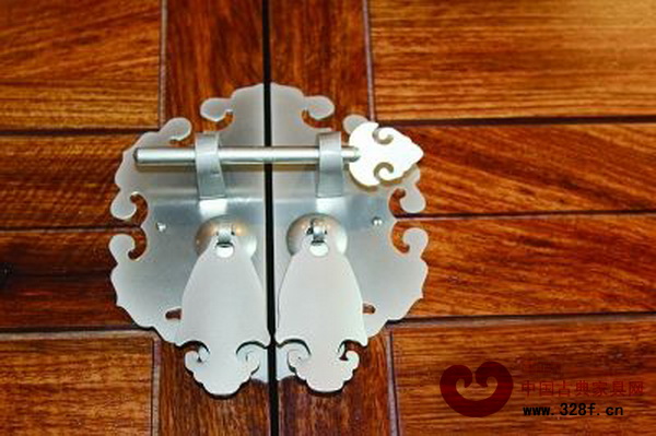 仿照倒掛的蝙蝠而設(shè)計(jì)的五金件家具配飾 仿照倒掛的蝙蝠而設(shè)計(jì)的五金件家具配飾