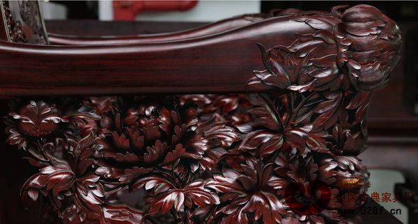 已經(jīng)加工好的非洲小葉紫檀沙發(fā),因為不夠生動被廢棄 已經(jīng)加工好的非洲小葉紫檀沙發(fā),因為不夠生動被廢棄