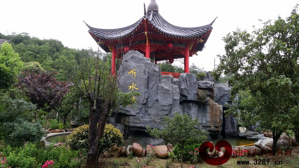 庭院里的聽水樓臺