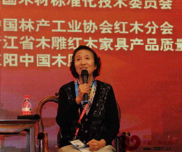 姜笑梅（中國林業(yè)科學(xué)研究院木材工業(yè)研究所研究員、博士生導(dǎo)師，中國林產(chǎn)工業(yè)協(xié)會紅木分會專家委員主任） 