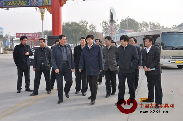 省人大常委會(huì)黨組副書(shū)記、省總工會(huì)主席王增力一行到武邑明清家具大世界調(diào)研 省人大常委會(huì)黨組副書(shū)記、省總工會(huì)主席王增力一行到武邑明清家具大世界調(diào)研