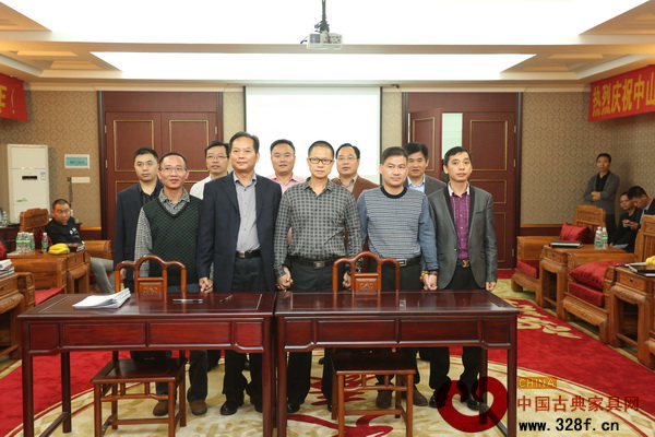 參與項(xiàng)目簽約的嘉賓一同合影 參與項(xiàng)目簽約的嘉賓一同合影